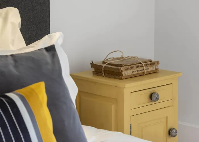 Penedo Da Saudade & بيت شباب كويمبرا