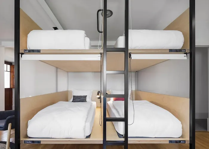 Penedo Da Saudade & بيت شباب