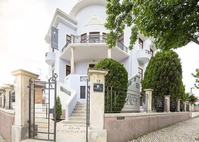 بيت شباب Penedo Da Saudade & *