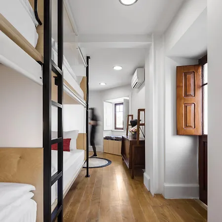 Penedo Da Saudade & بيت شباب كويمبرا