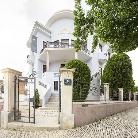 بيت شباب Penedo Da Saudade & *